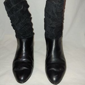 Newport News Women's Size 7M Black Scrunch Boot Suede/Leather.